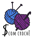 logo com duas bolas de lã, uma azul com pinças de tricô e uma roxa com a agulha de crochê. abaixo esta escrito "$ com crochê"